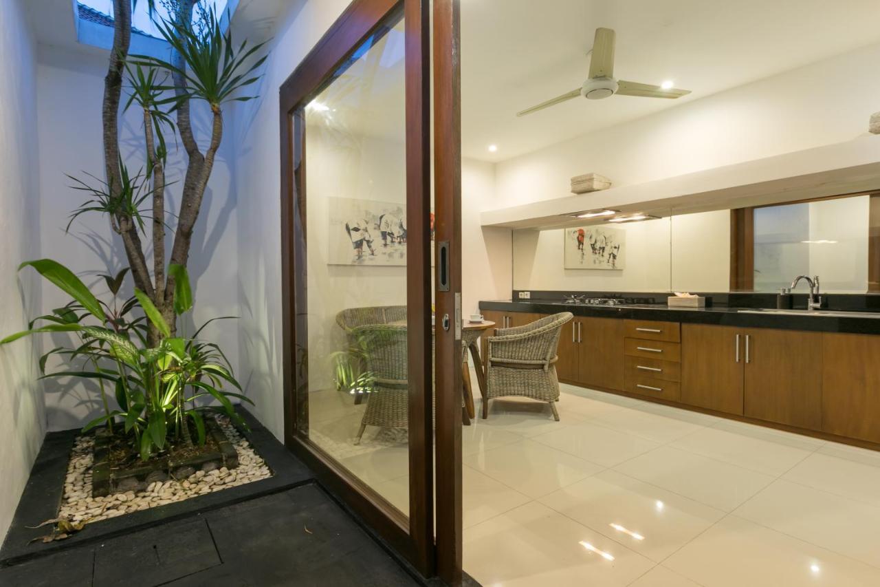 Anari Villas Kuta Legian Exteriör bild